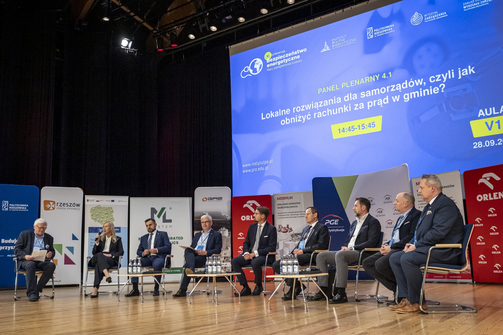 Panel "Lokalne rozwiązania dla samorządów, czyli jak obniżyć rachunki za prąd w Gminie?