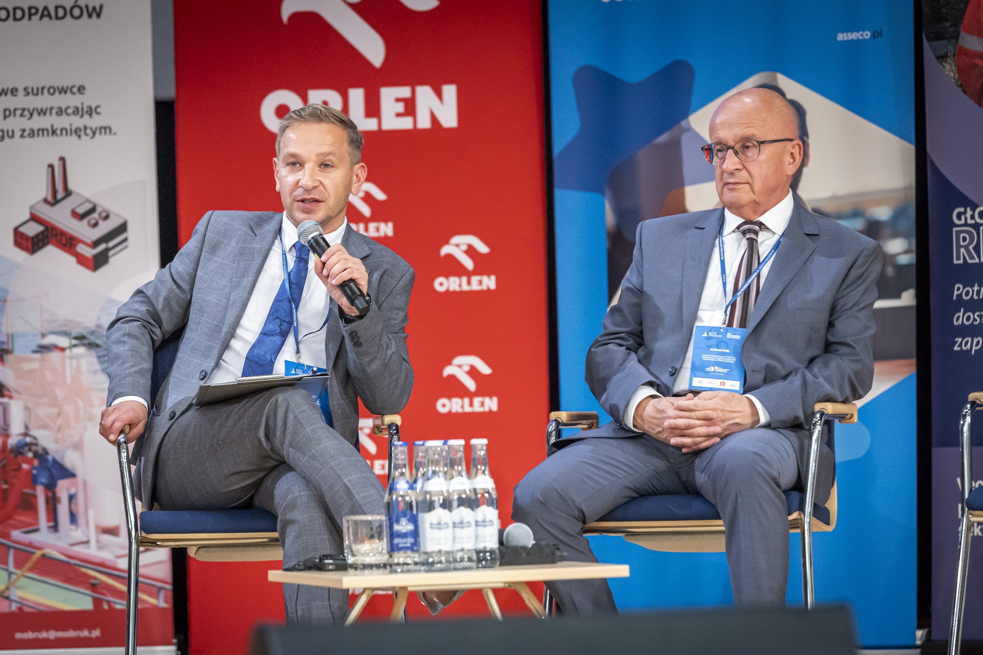 dr hab. inż. Adam Masłoń, prof. Politechniki Rzeszowskiej, oraz Andrzej Kulig, dyrektor Departamentu Ochrony Środowiska Urzędu Marszałkowskiego Województwa Podkarpackiego